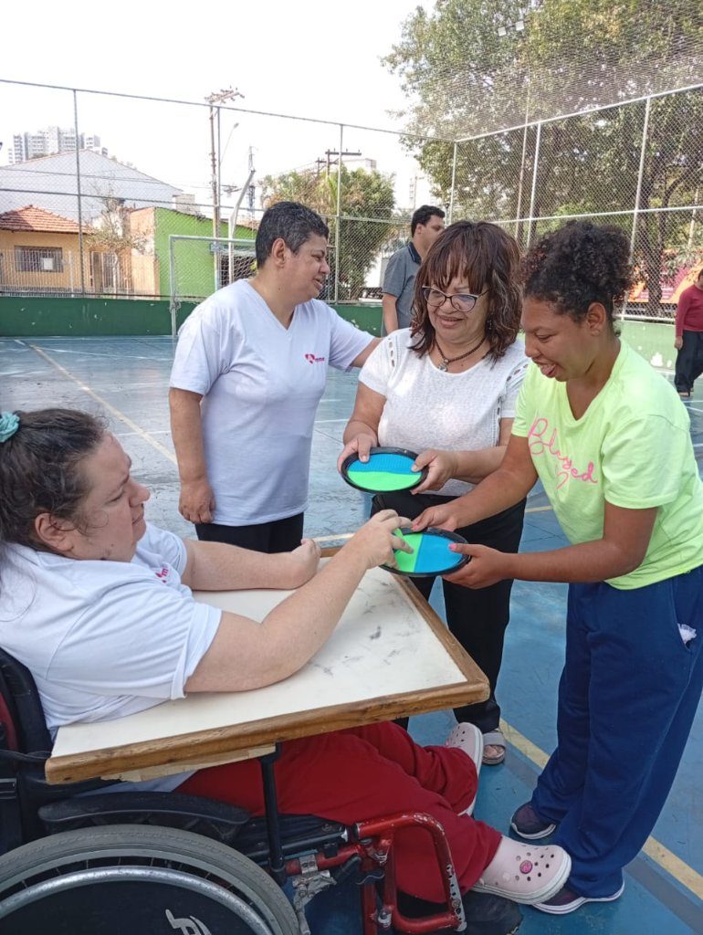 Atividade de vida diária acompanhada por profissional