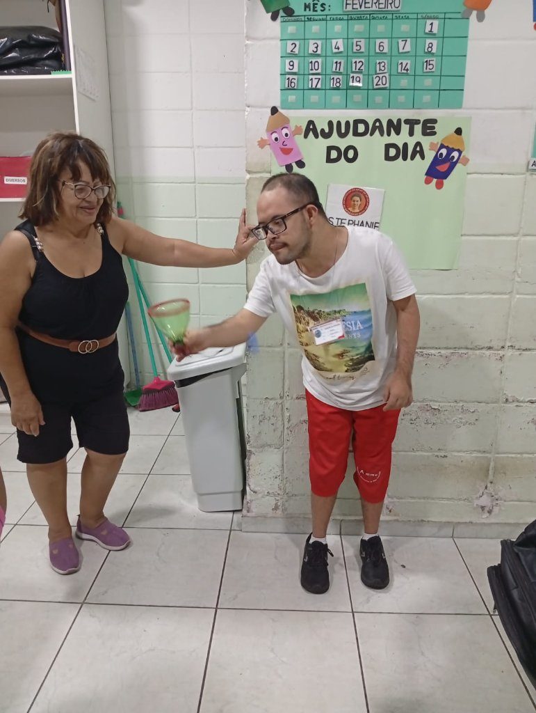 Caminhada supervisionada com apoio de profissional da AMME